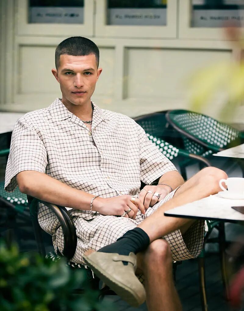 

Рубашка Topman бежевого цвета с короткими рукавами и средней посадкой в клетку