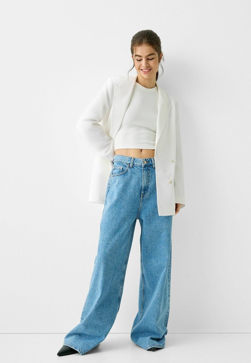 

Короткое пальто SLIM FLOWING DOUBLE-BREASTED Bershka, цвет white