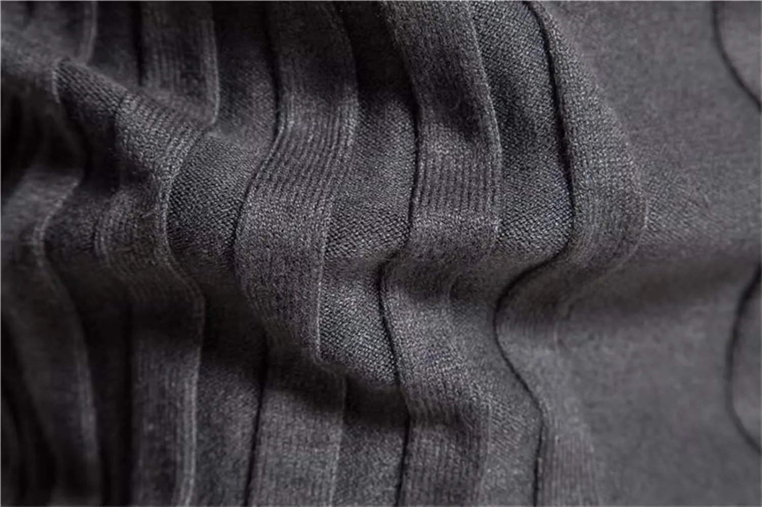 Мужской свитер Slim Fit с воротником-стойкой, кабельной вязкой и длинными рукавами — фото 4