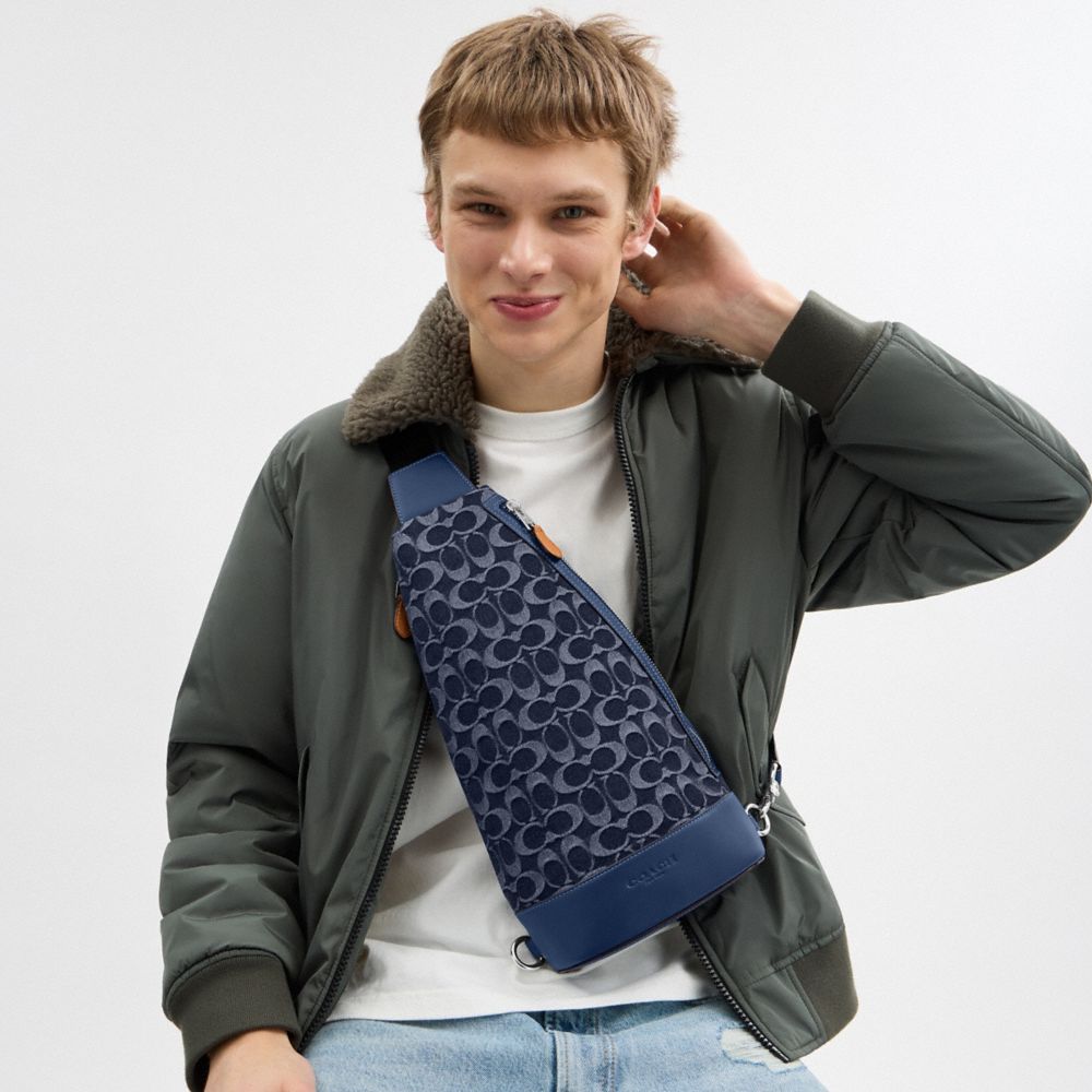 Сумка Coach Dominic Sling Pack, цвет Deep Blue купить выгодно по цене ...