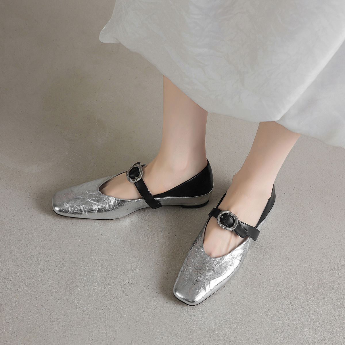 Bebe Серебряные женские балетки на плоской подошве 1 см, цвет Silver — фото 3