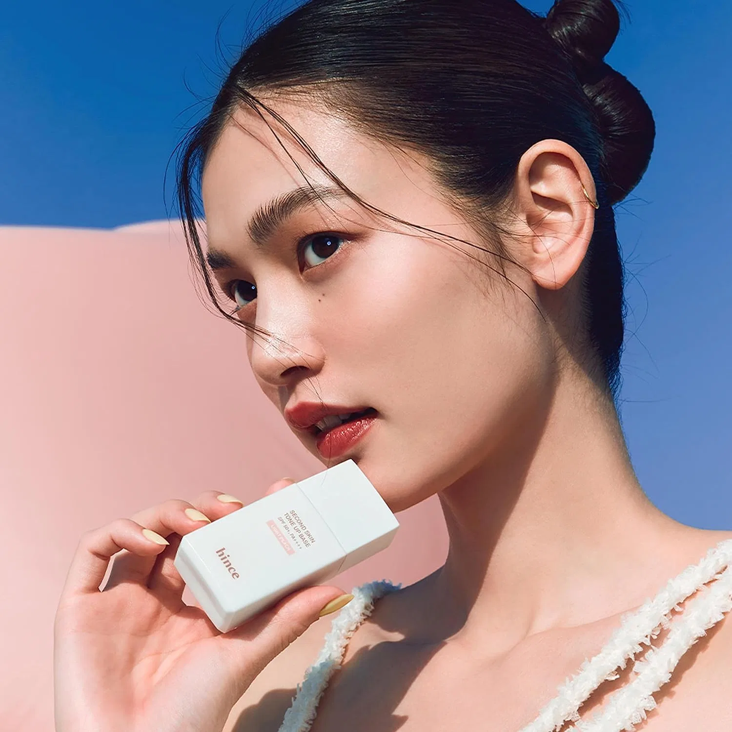 Тональное средство Hince 2nd Skin Tone Up Base Light Peach 35 мл — фото 2