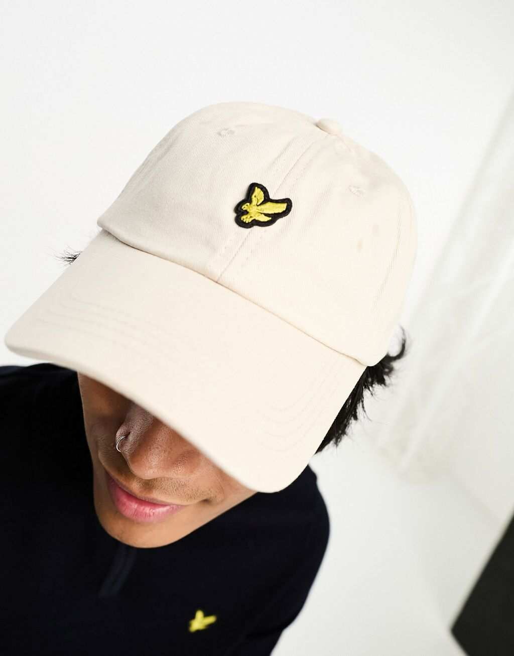 

Бежевая бейсболка с логотипом Lyle & Scott