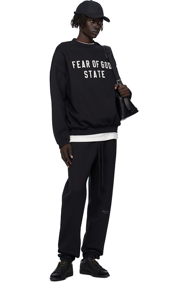 Fear Of God Essentials Черная флисовая толстовка с круглым вырезом в стиле 90-х — фото 4