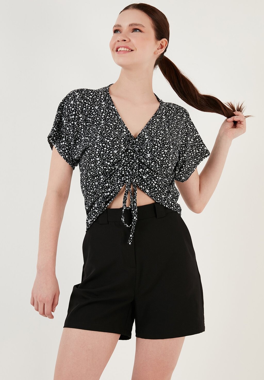 

Блузка V-NECK CROP LELA, цвет black