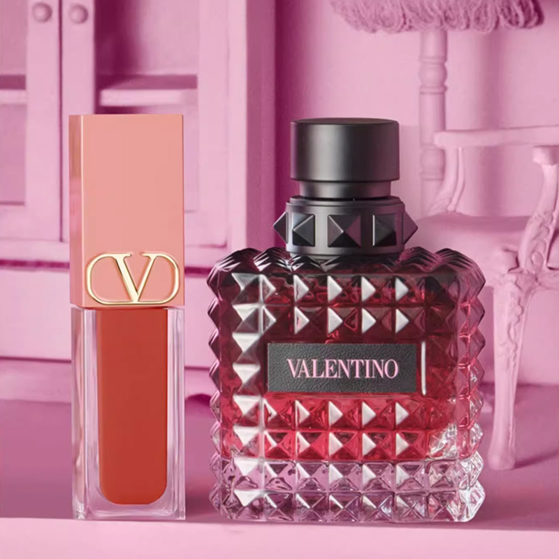 Valentino Adventure Miss набор парфюмированного бальзама для губ Eau De Parfum EDP Ice Rolled Black Currant Bourbon Vanilla 50ml+6.5ml — фото 3