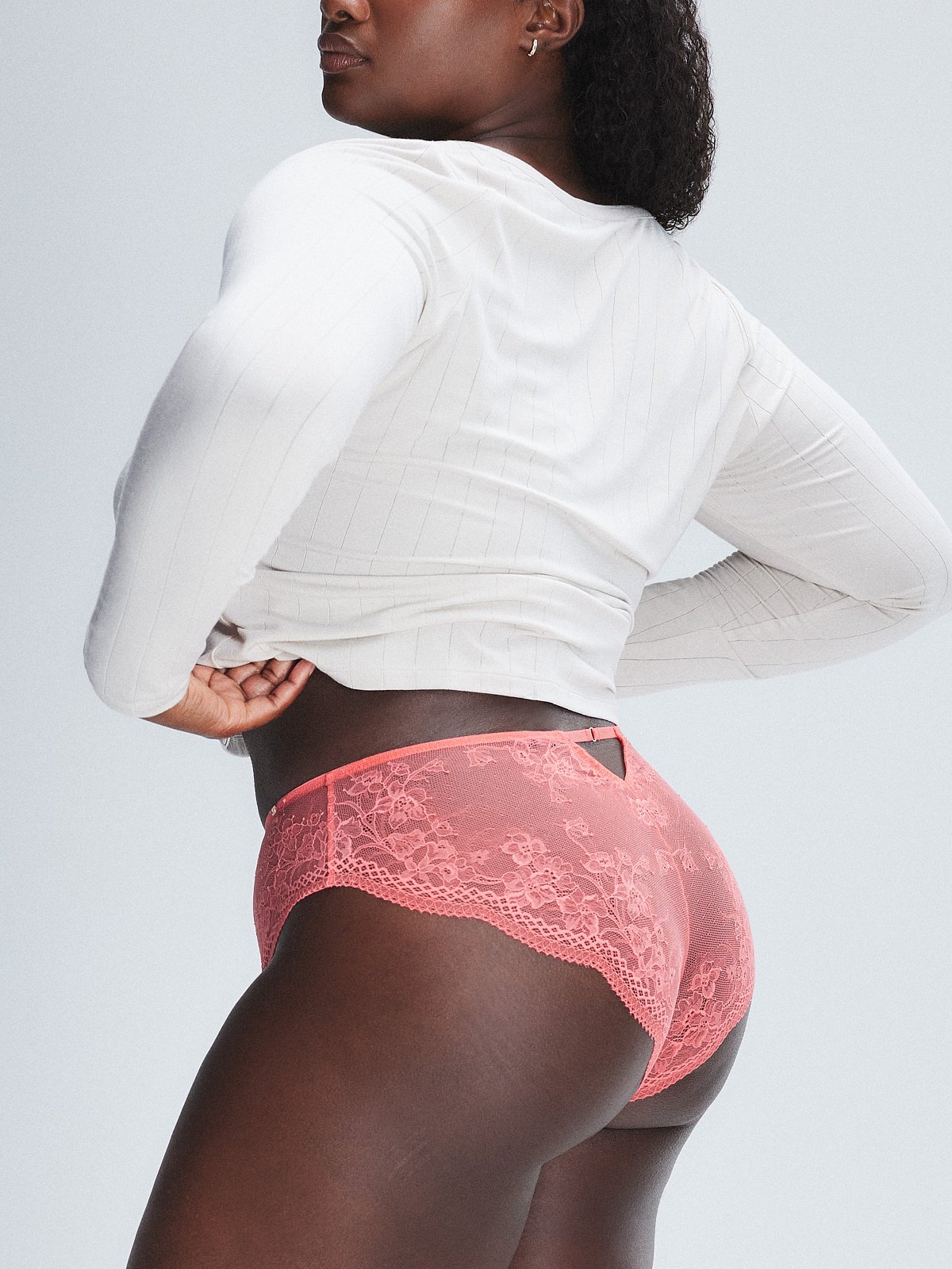 

Трусики Savage X Fenty Top Drawer Lace, цвет Peach Out Orange