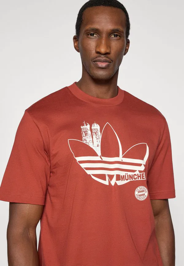 Футболка с сезонным графическим принтом "футбольный клуб бавария" Adidas Performance, Preloved Ruby — фото 4