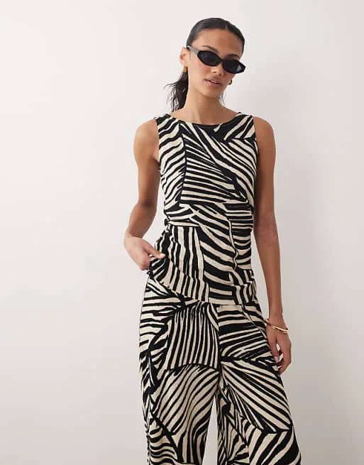 

Черный топ без рукавов с абстрактным принтом JDY