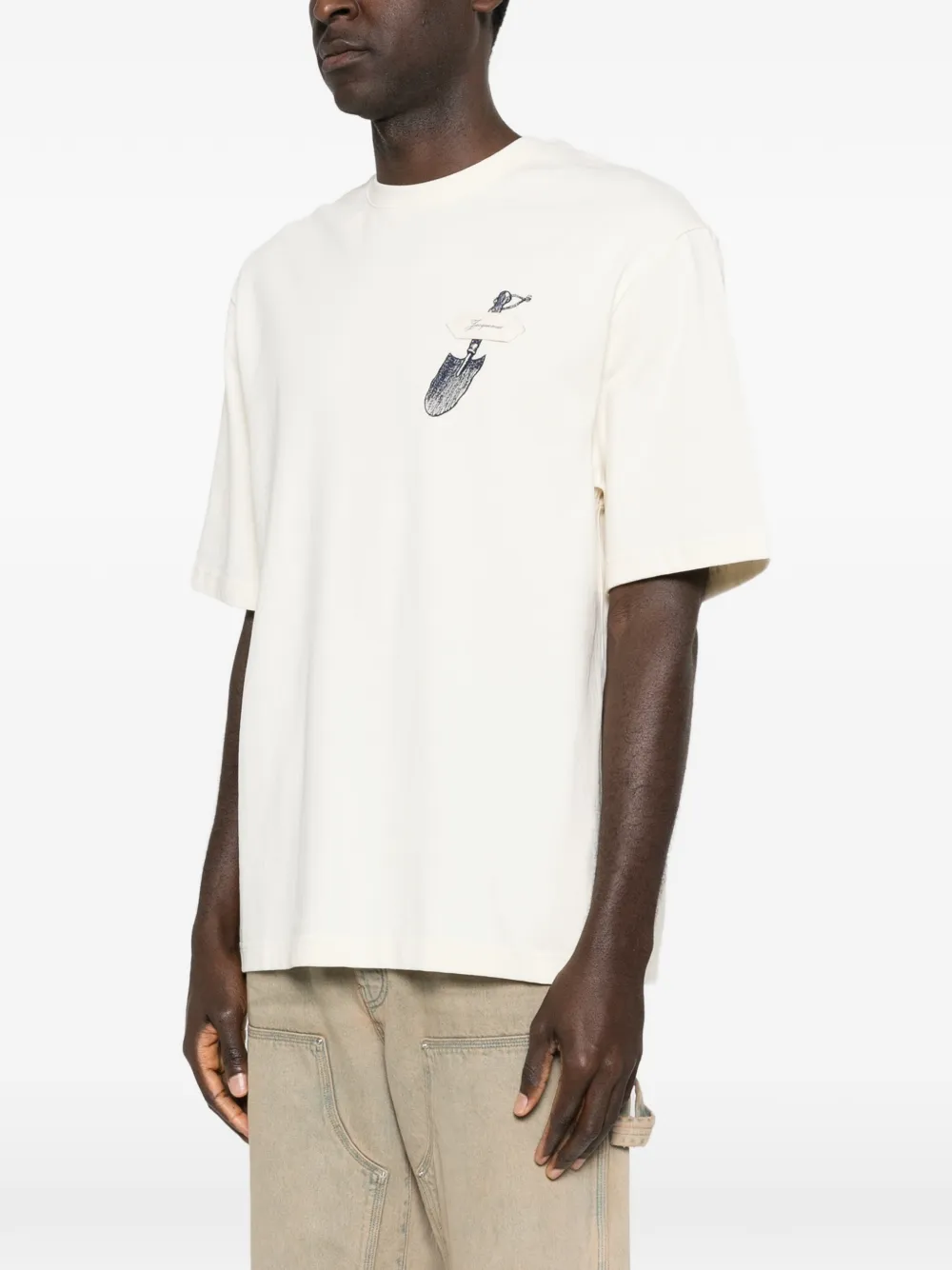 Футболка с вышивкой в виде лопаты Jacquemus, бежевый — фото 3
