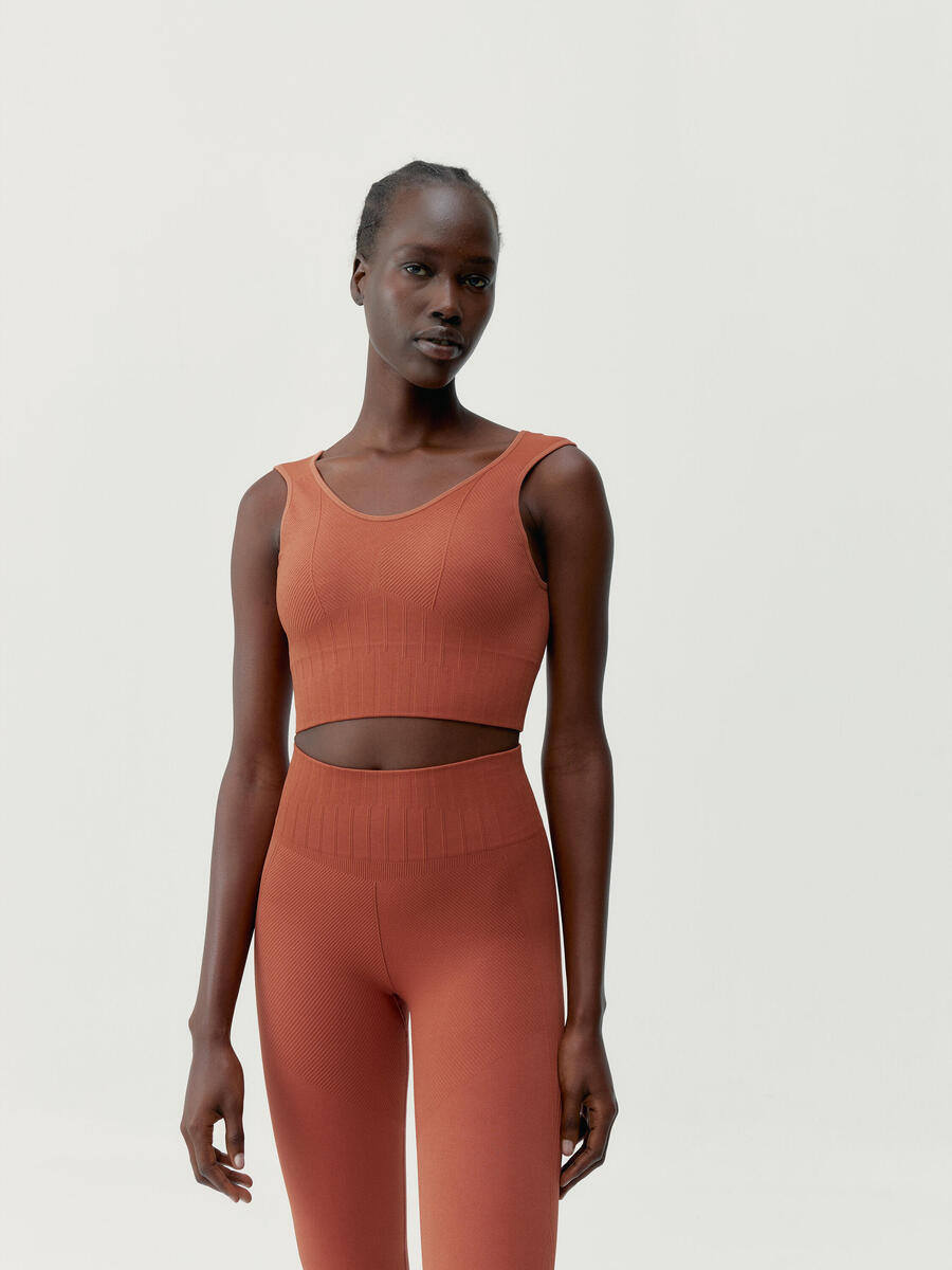 

Женский спортивный топ Annapurna Born Living Yoga