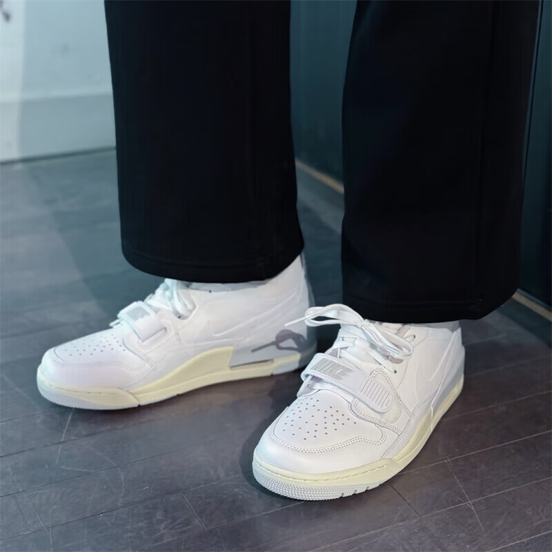 Air Legacy 312 Low 'Love' GS Jordan, Белый/Пыльный Фотон/Кокосовое Молоко/Пыльный Фотон/Металлическое Серебро/Белый — фото 4