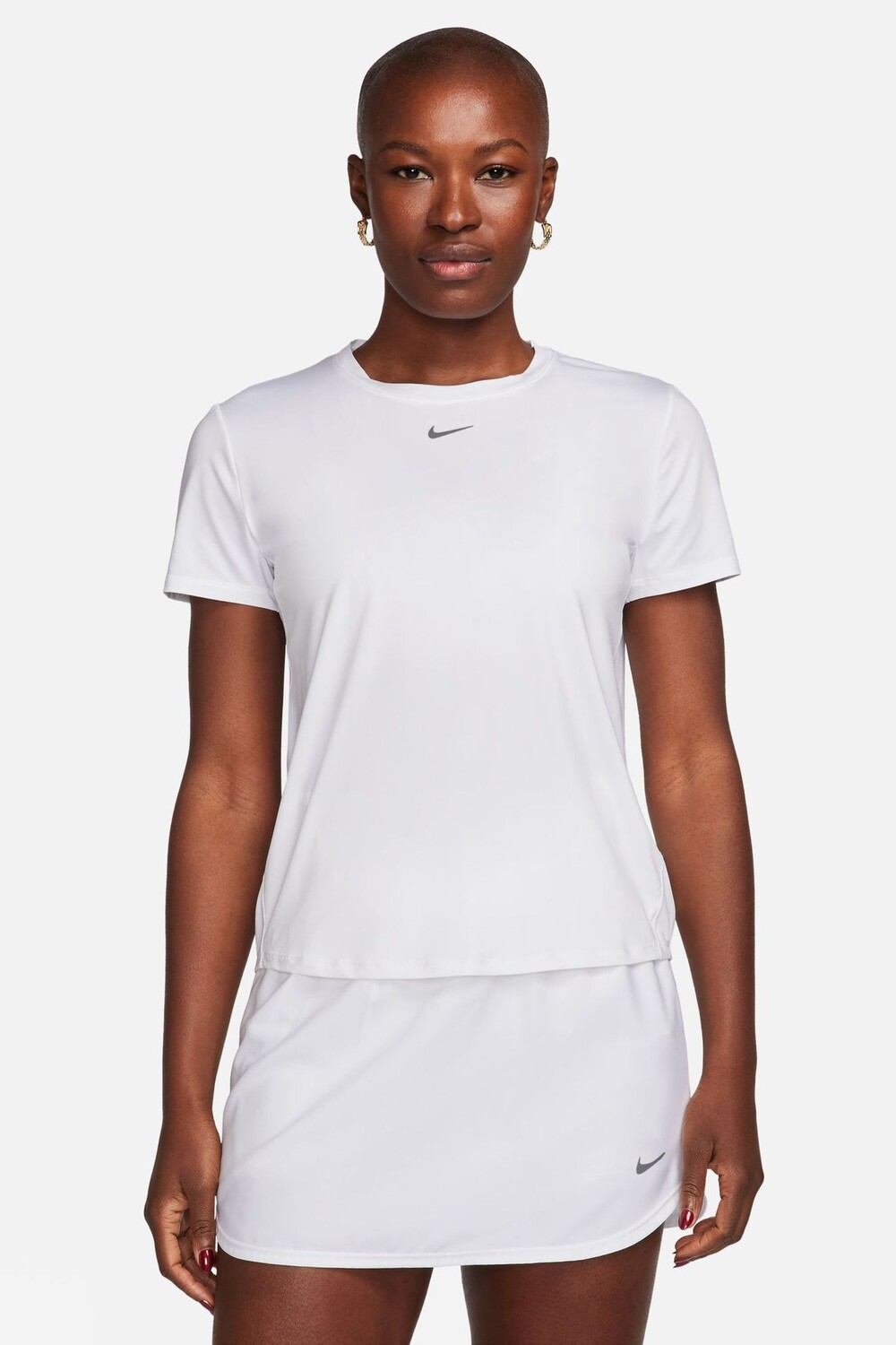 

Один классический топ с короткими рукавами dri fit Nike, белый
