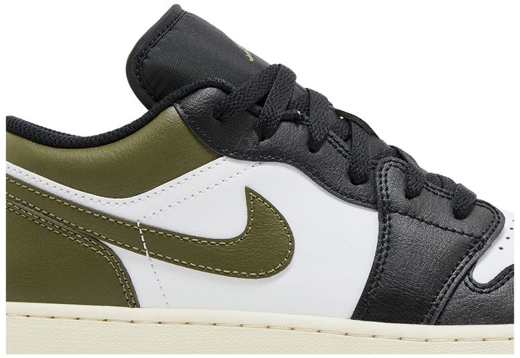 Кроссовки Air Jordan 1 Low GS 'Black Toe Medium Olive', зеленый — фото 2