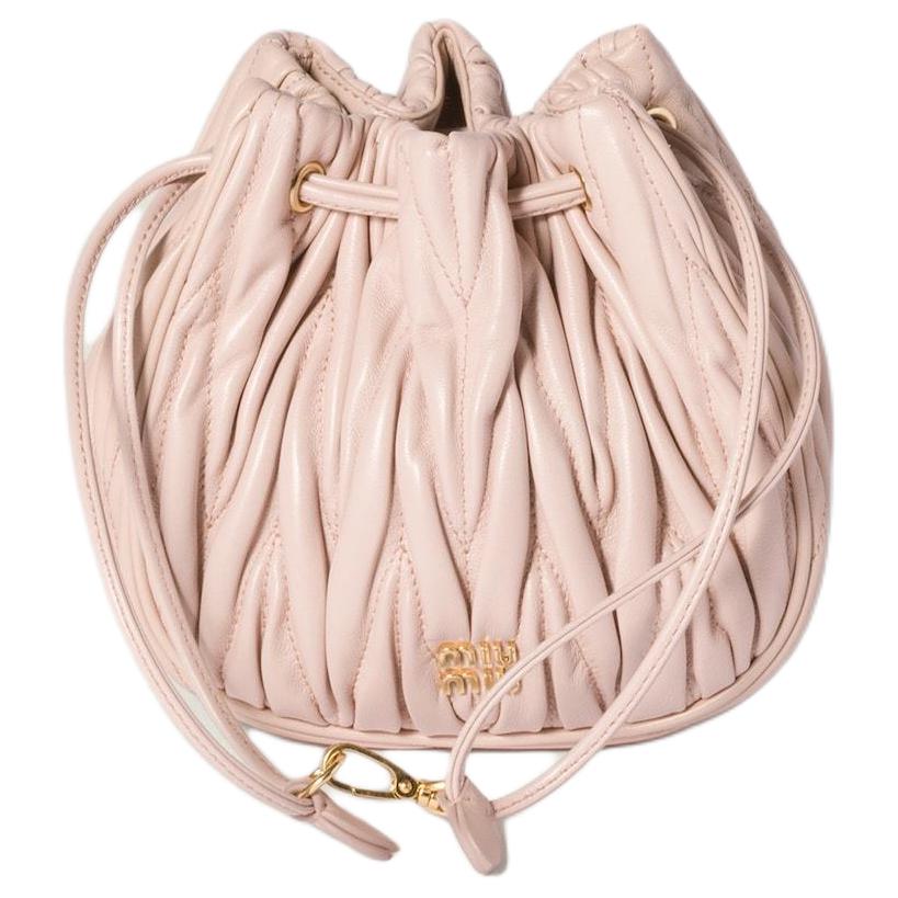 

MIU MIU Матовый клатч из овечьей кожи розовый