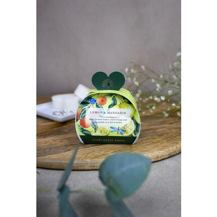 The English Soap Company Гостевое мыло в форме сердца с сандаловым маслом ши, 3 x 20 г, лимон и мандарин, упаковка из 3 шт. — фото 3