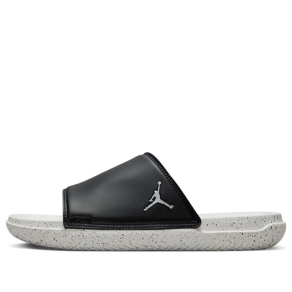 

Тапочки играют в слайдер Air Jordan, черный