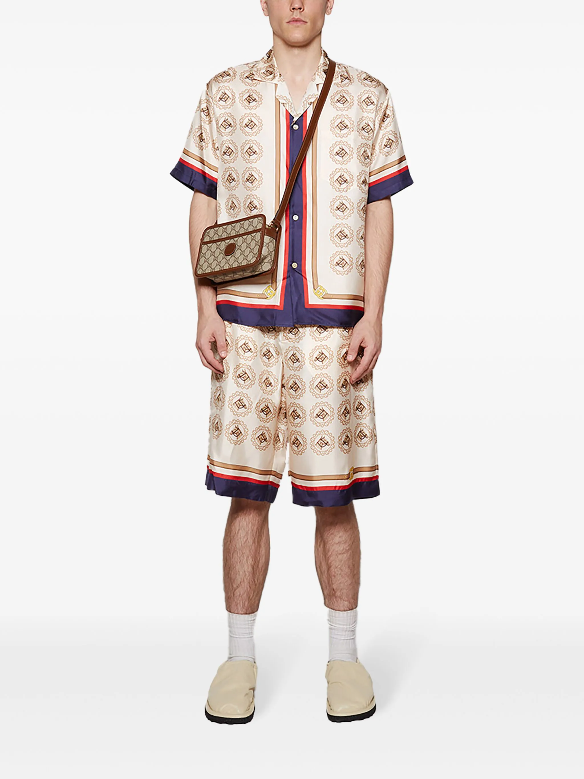 Шорты Gucci шелковые с графичным принтом, кремовый — фото 2