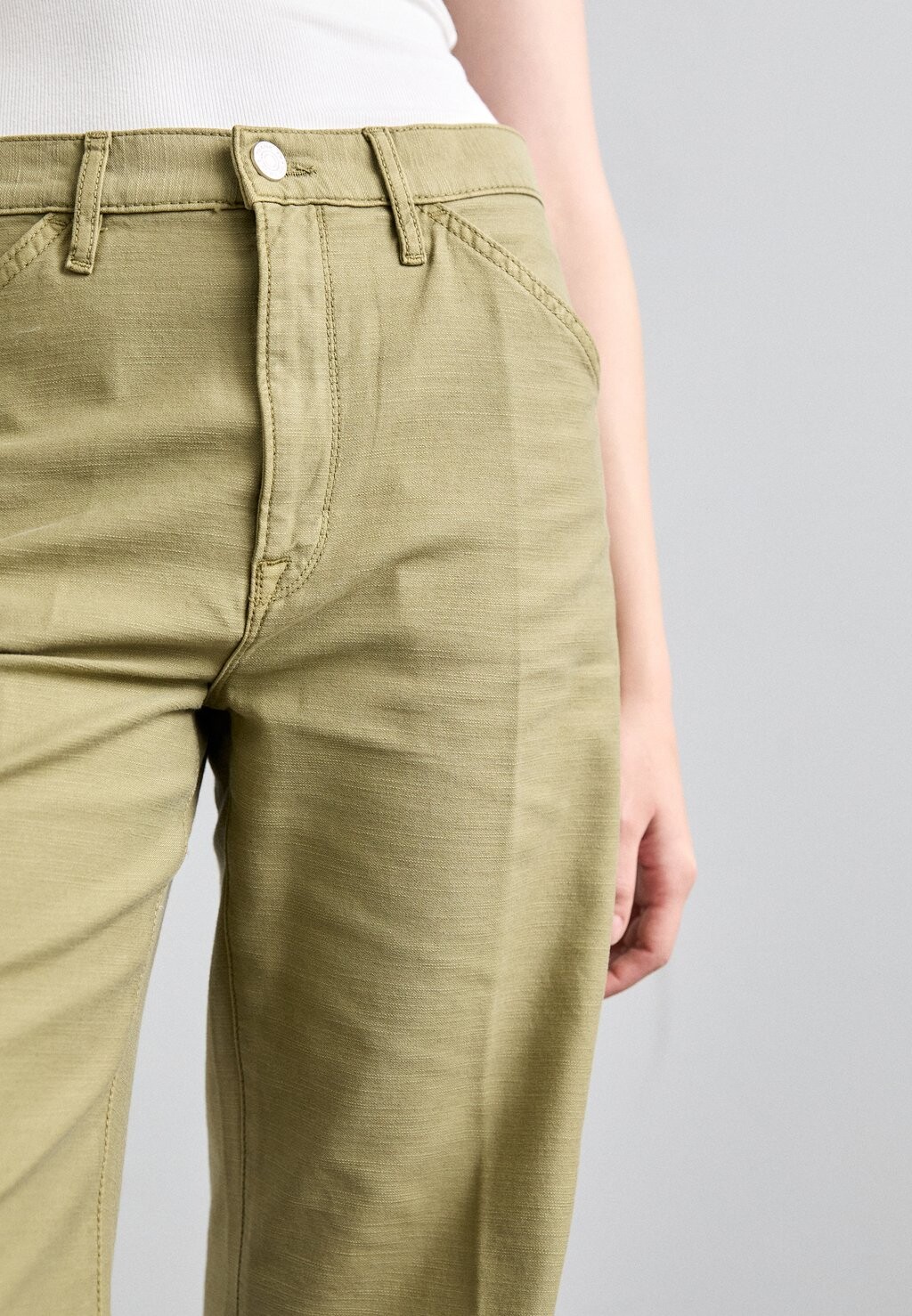 

Тканевые брюки LE BAGGY PALAZZO FRAME, пятнистый темно-зеленый