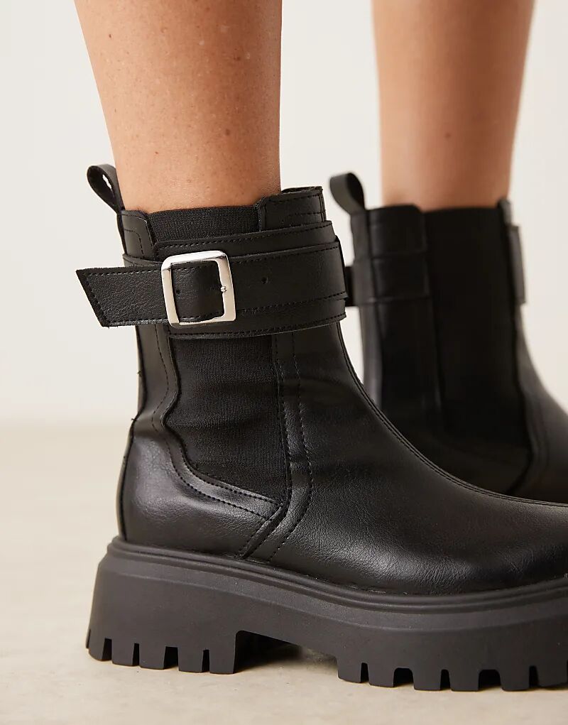 Массивные ботинки челси ASOS DESIGN Astrid с пряжкой из черного мятого искусственного меха — фото 4