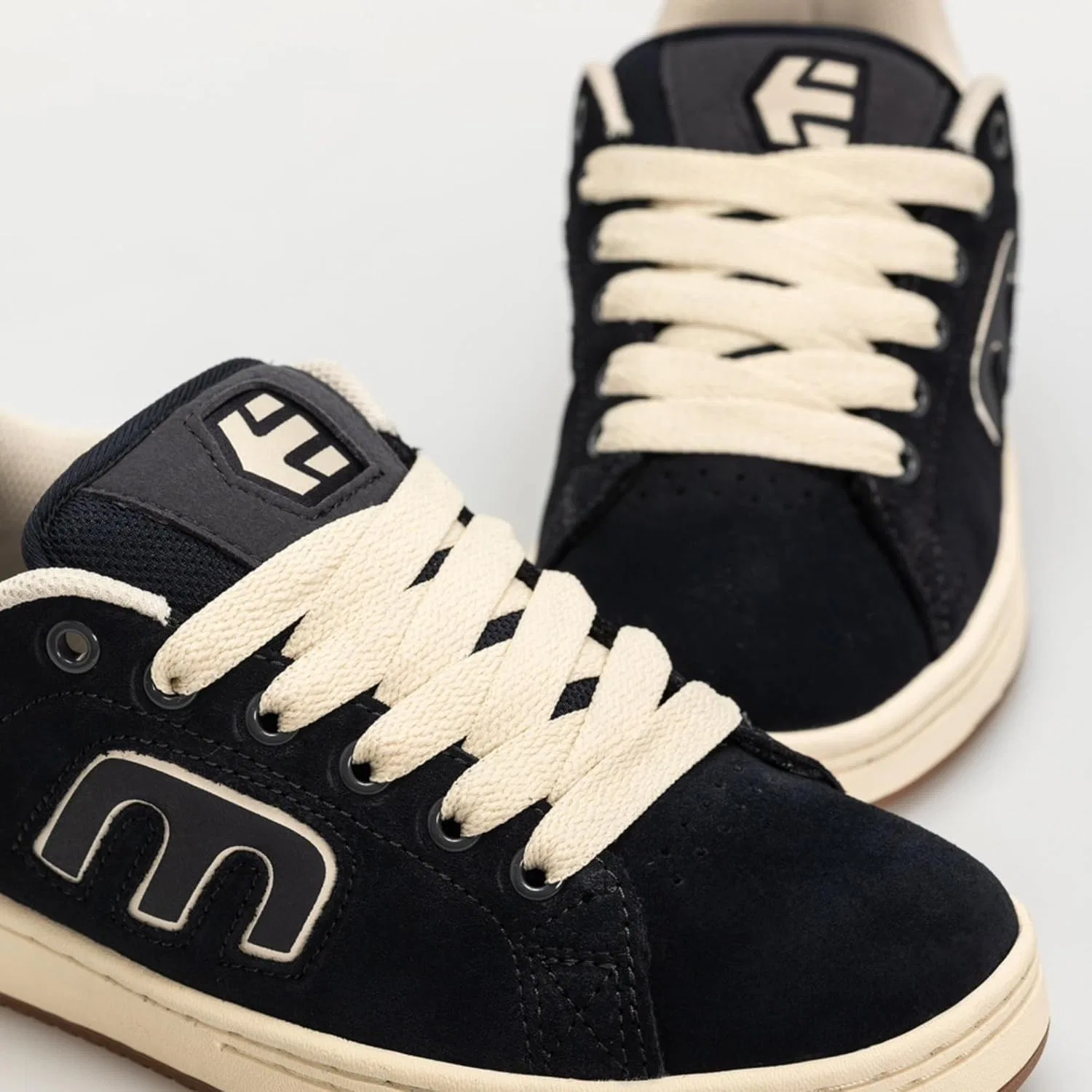 Кроссовки Etnies Callicut Heritage Skate Style с объемным дизайном, массивной подошвой в стиле 90-х, усиленной чашеобразной подошвой и амортизацией, для повседневной носки, Navy Tan — фото 2