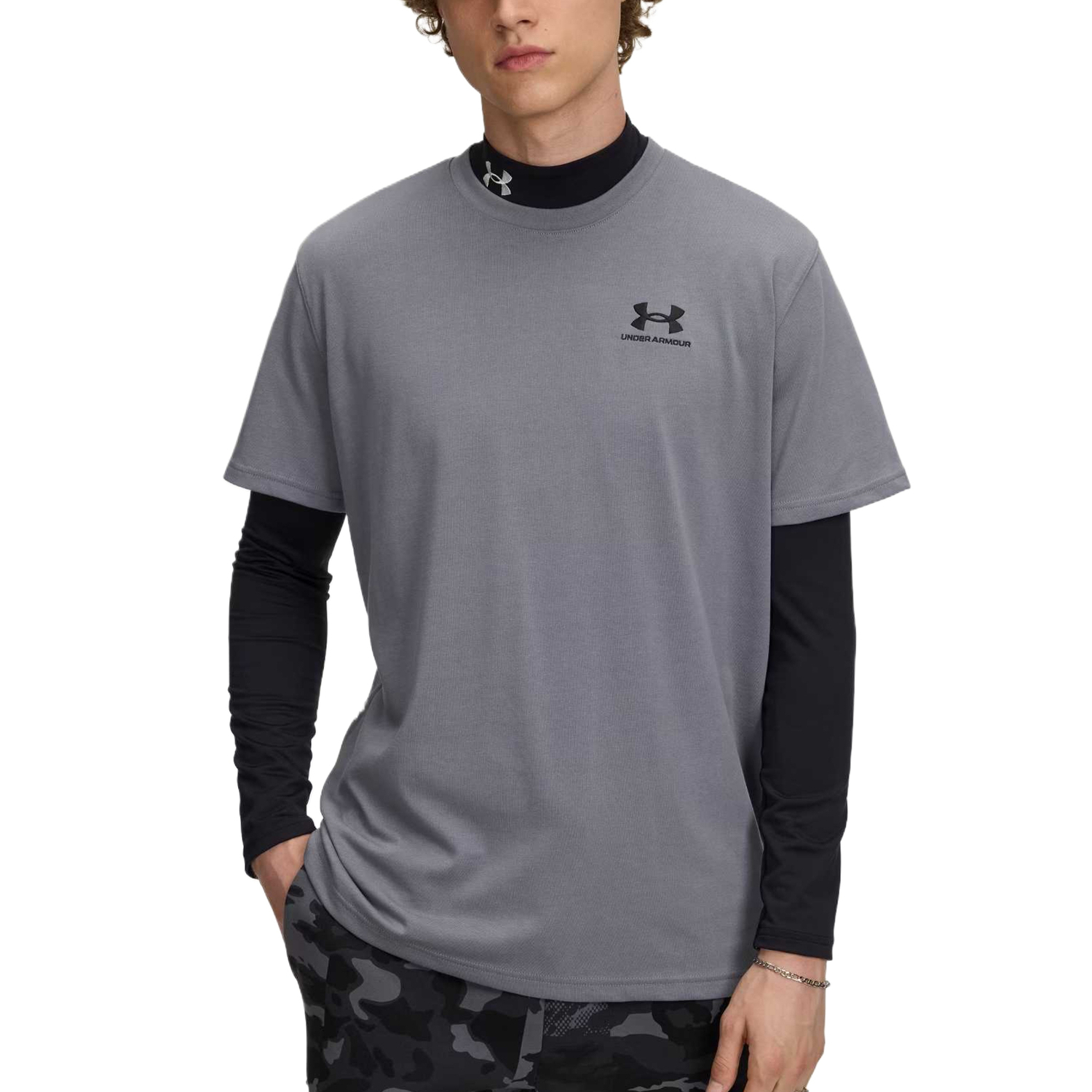 

Футболка с вышивкой мужская Under Armour, серый