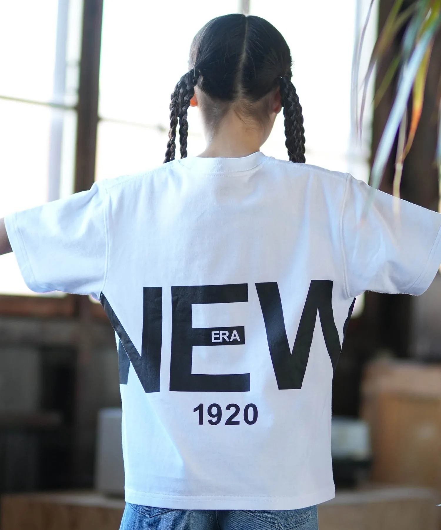 Детская футболка NEW ERA с логотипом на спине бежевая — фото 3