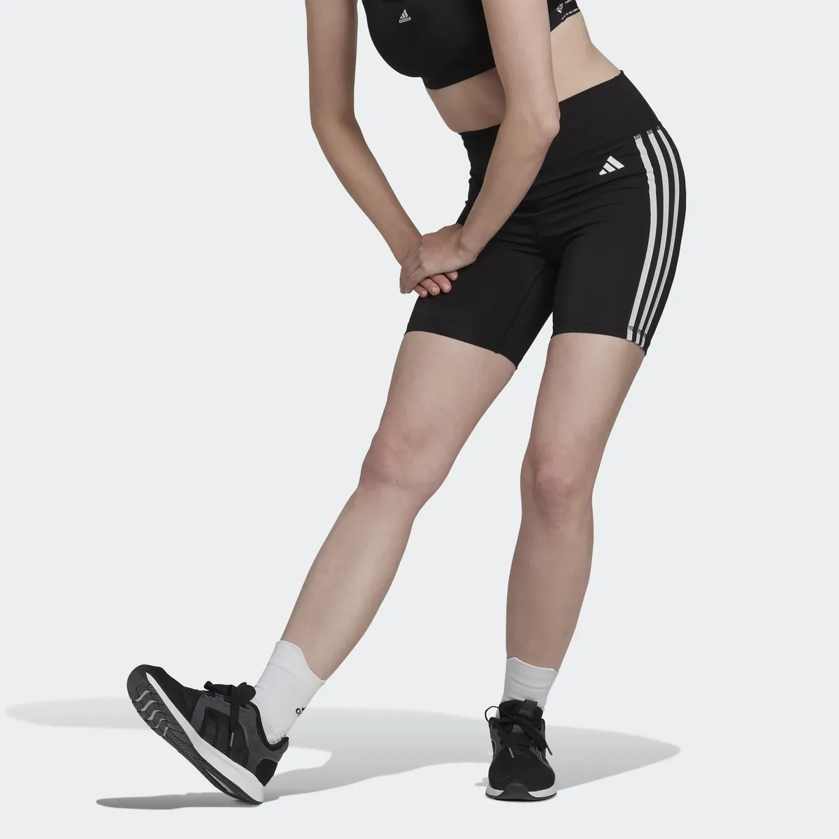 

Шорты adidas Performance "TRAINING ESSENTIALS 3STRIPES HIGHWAISTED SHORTS" (1 шт.), черный