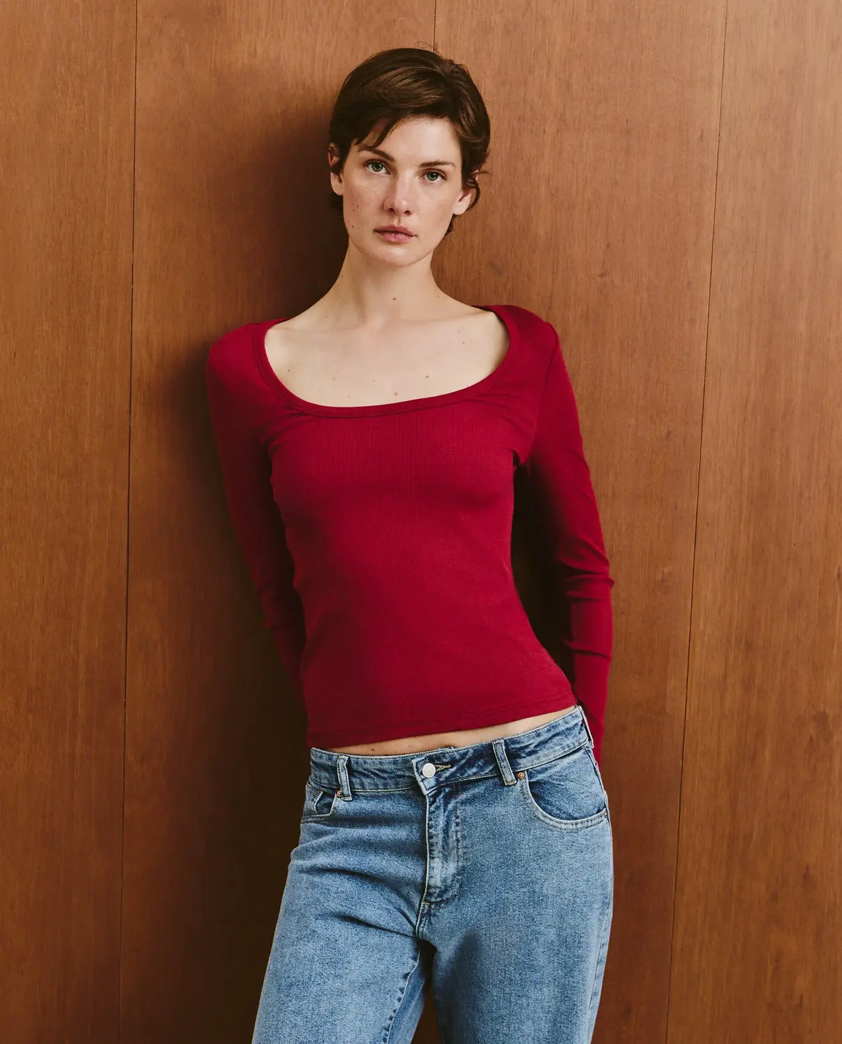 

Женская однотонная футболка с длинным рукавом Southern Cotton, цвет 610 Carmín