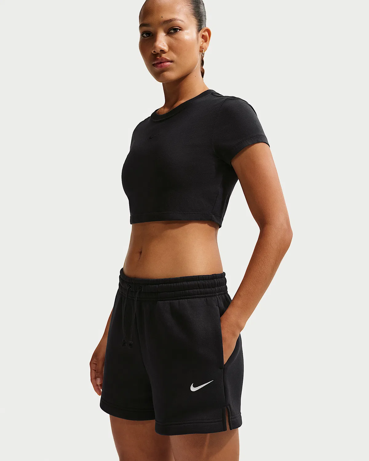Женские шорты Nike Sportswear Phoenix Fleece со средней посадкой, длина 4", Black/Sail — фото 2