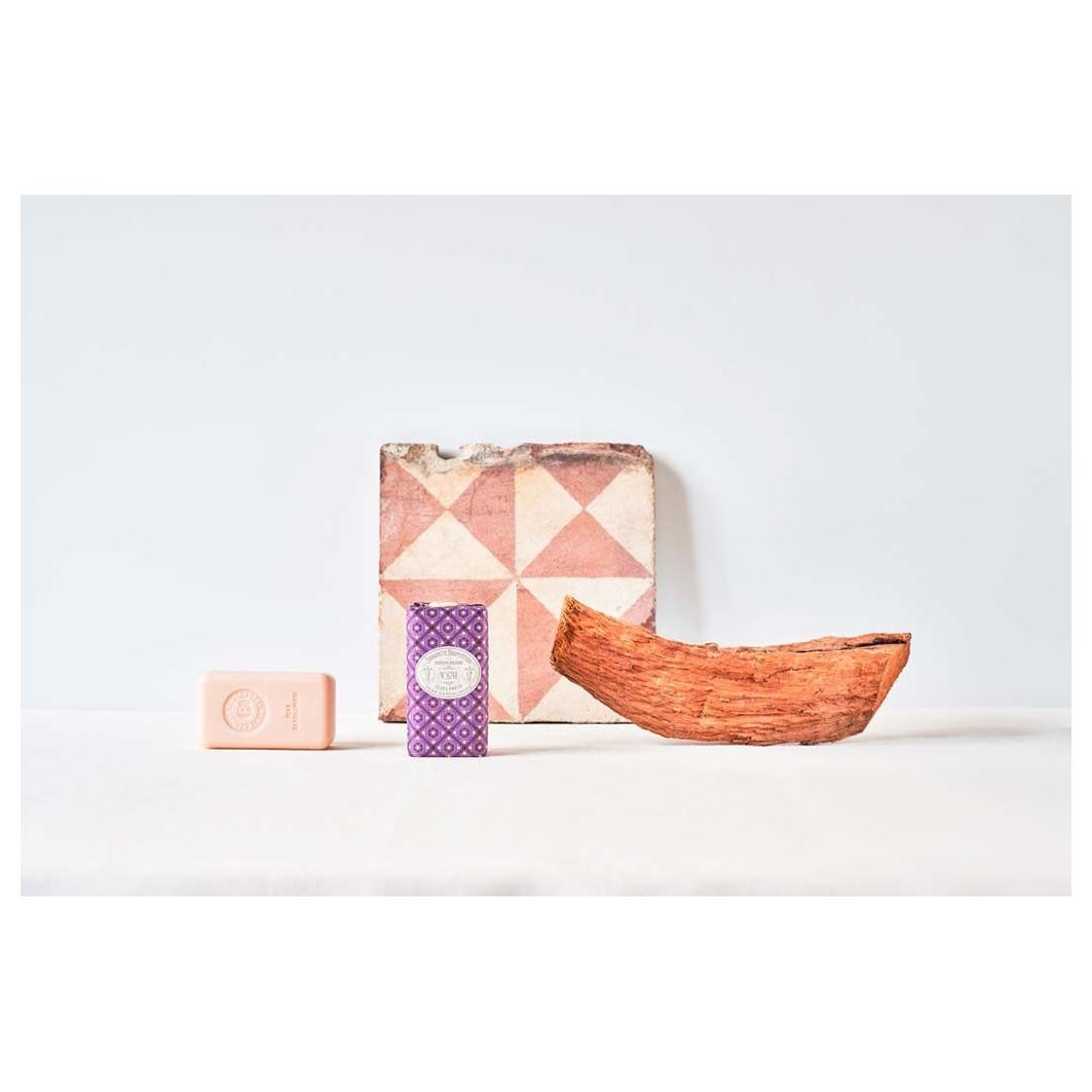 Мыло для тела 8741 pear sandalwood wax sealed soap Claus Porto, вес 150 гр. — фото 4