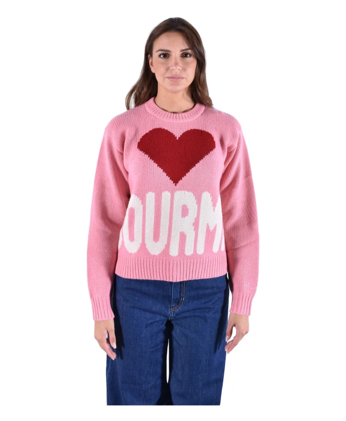 

Белый свитер с воротником, украшенный жаккардовой отделкой в виде узора «курма» и сердечек. Mc2 Saint Barth, розовый
