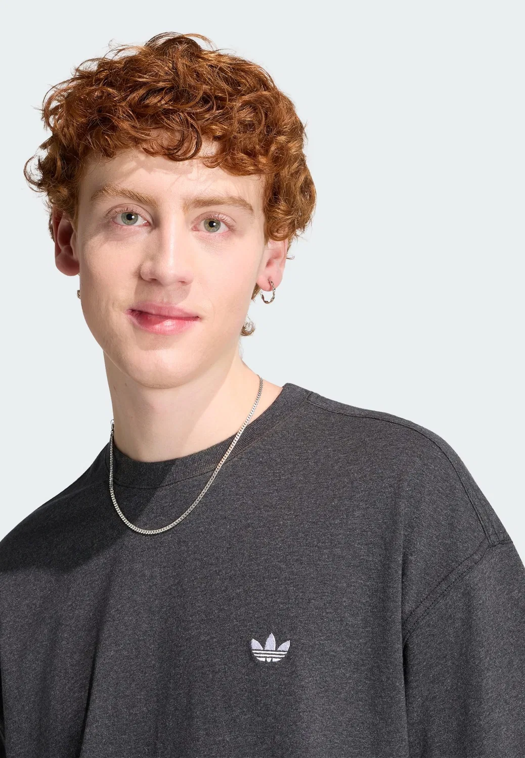 Футболка Adidas Originals Trefoil Essentials темно-серого цвета — фото 4