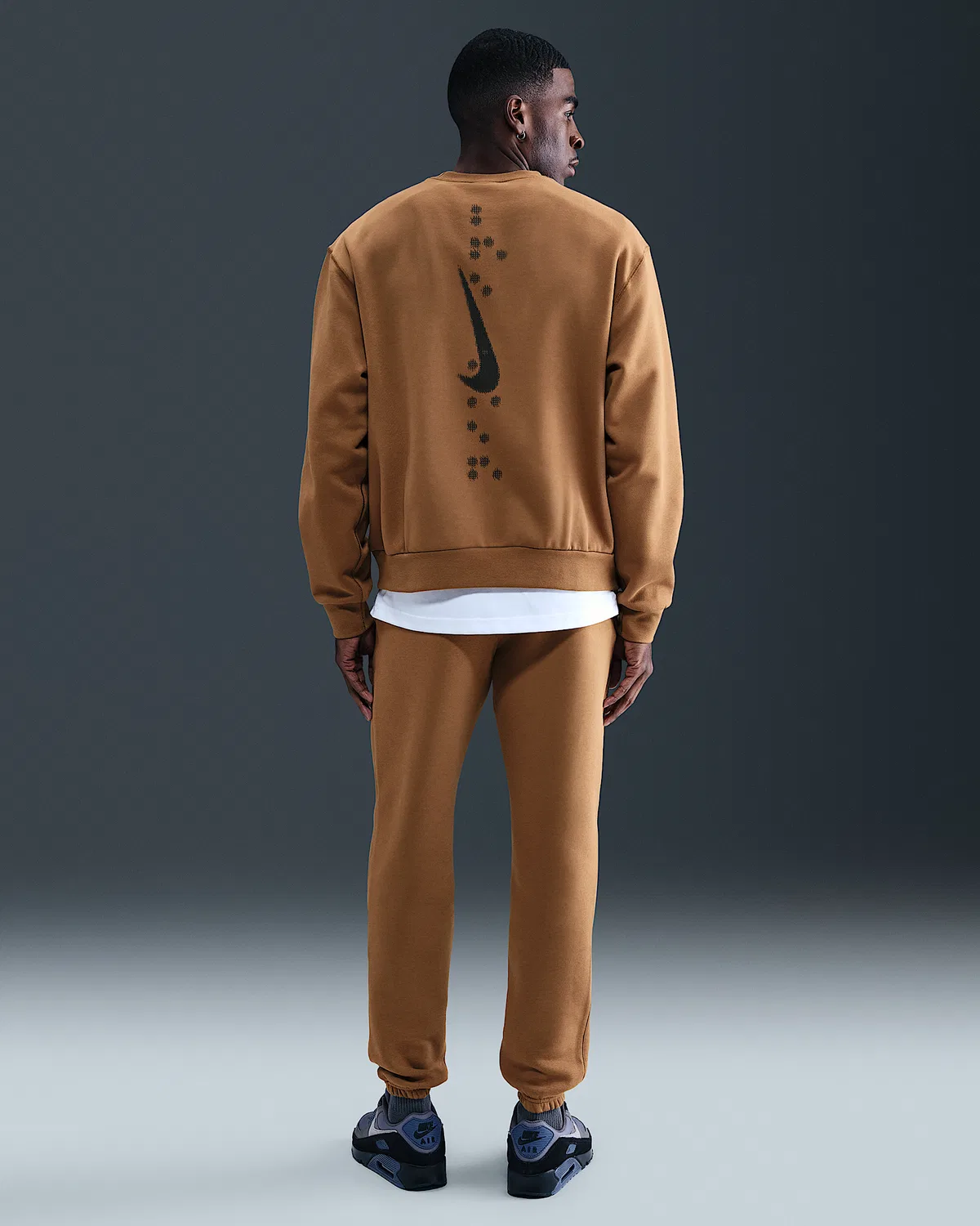 Мужские спортивные штаны на резинке Nike Sportswear Club, Ale Brown — фото 4