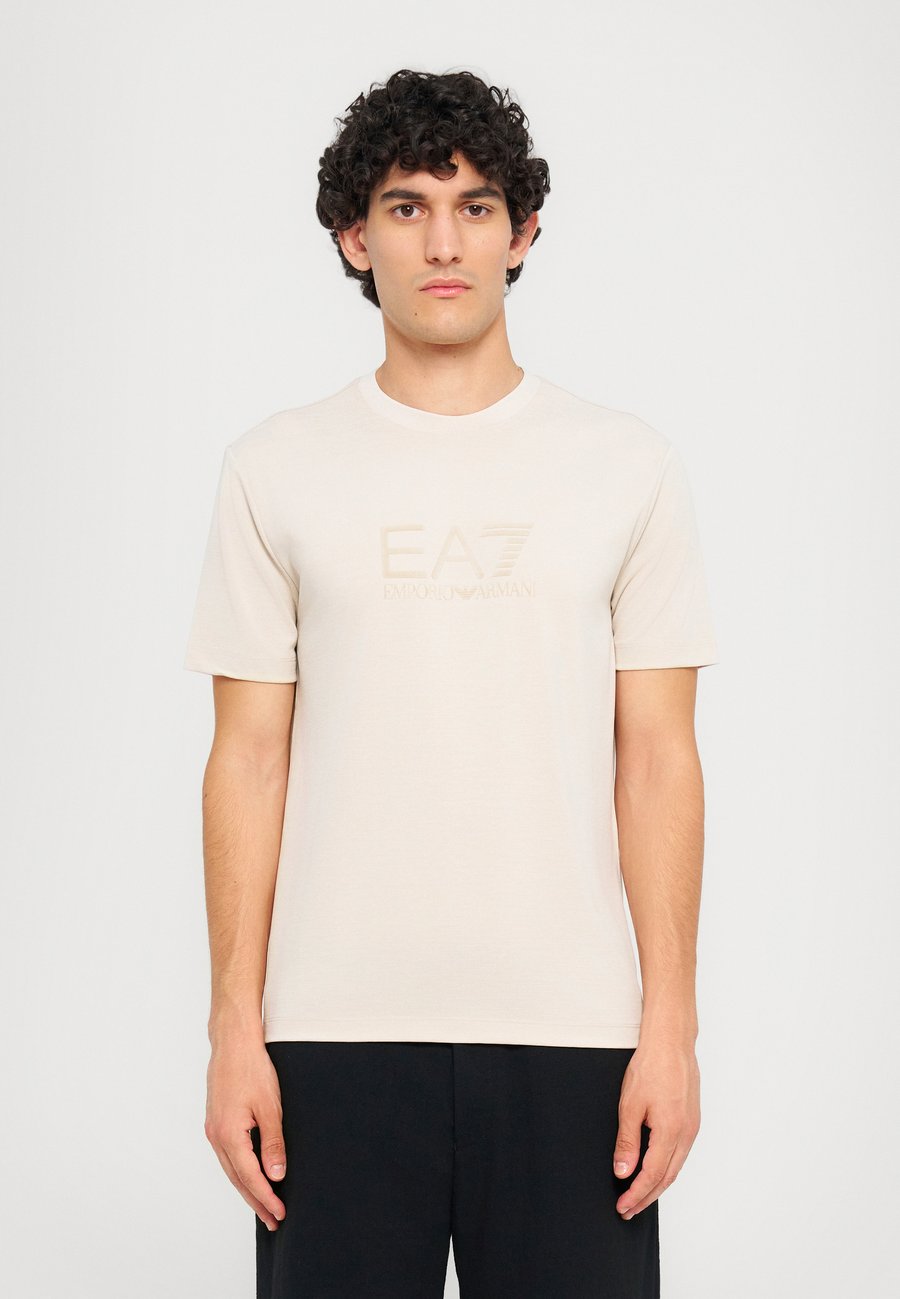 

Футболка EA7 Emporio Armani TRAIN TEE BIG LOGO, Rainy Day/Beige