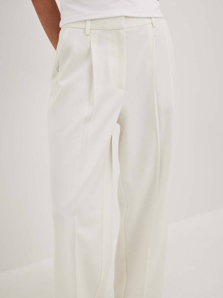 

Брюки NA-KD Loose fit Pleat-Front Pants, белый