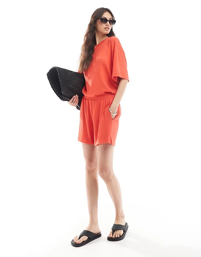 

Текстурированные трикотажные шорты ASOS DESIGN красного цвета — часть комплекта