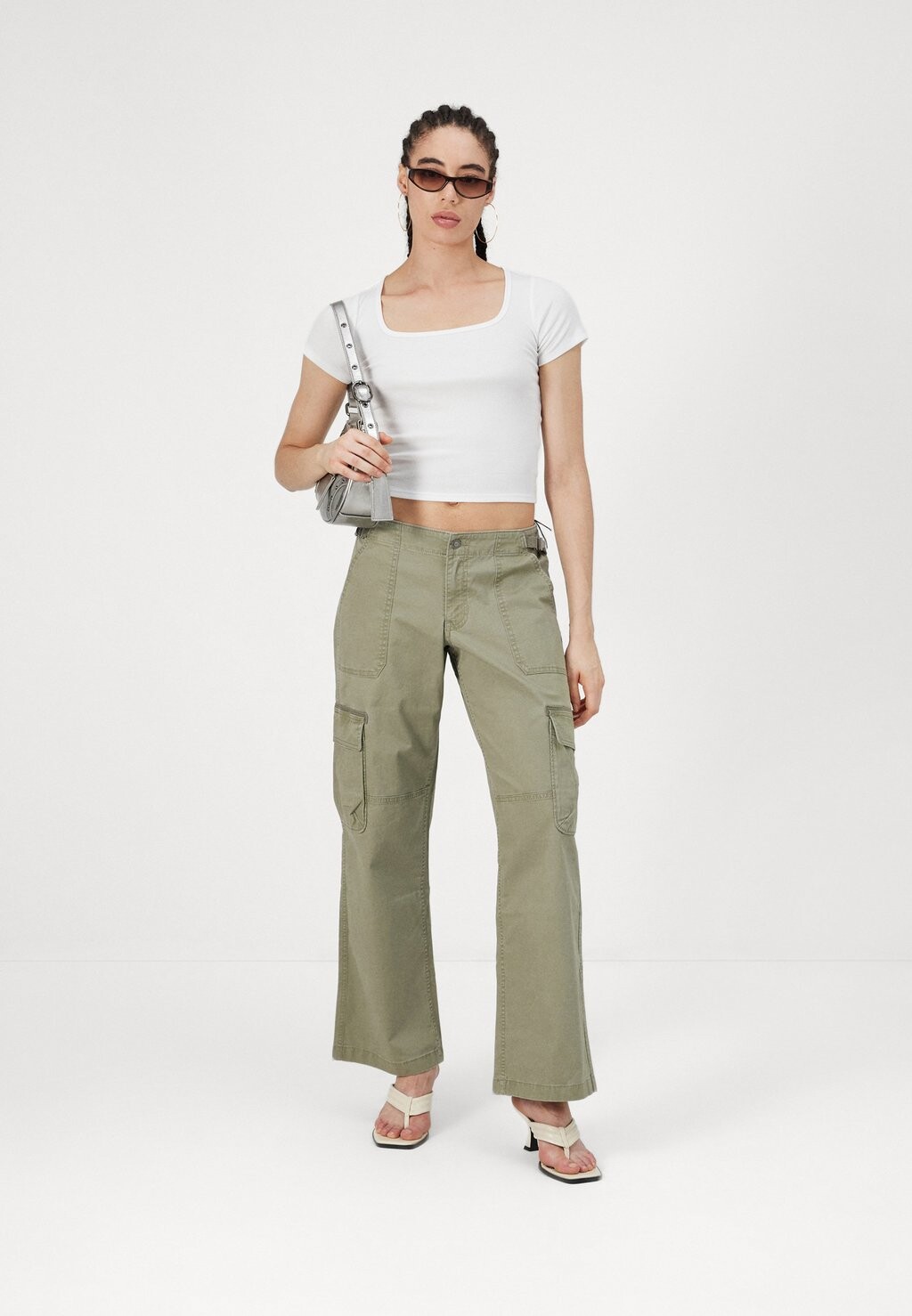 

Брюки BAGGY CARGO Hollister Co., зеленый