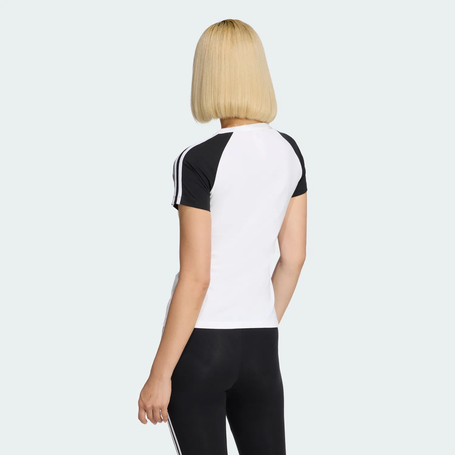 Женская футболка SST белого и чёрного цвета от Adidas — фото 2