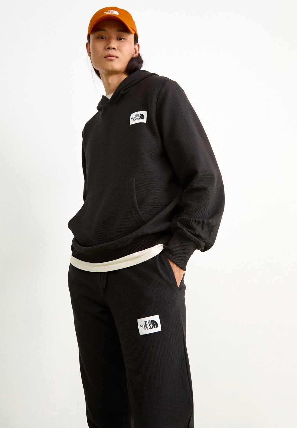 

Спортивные брюки The North Face, черный