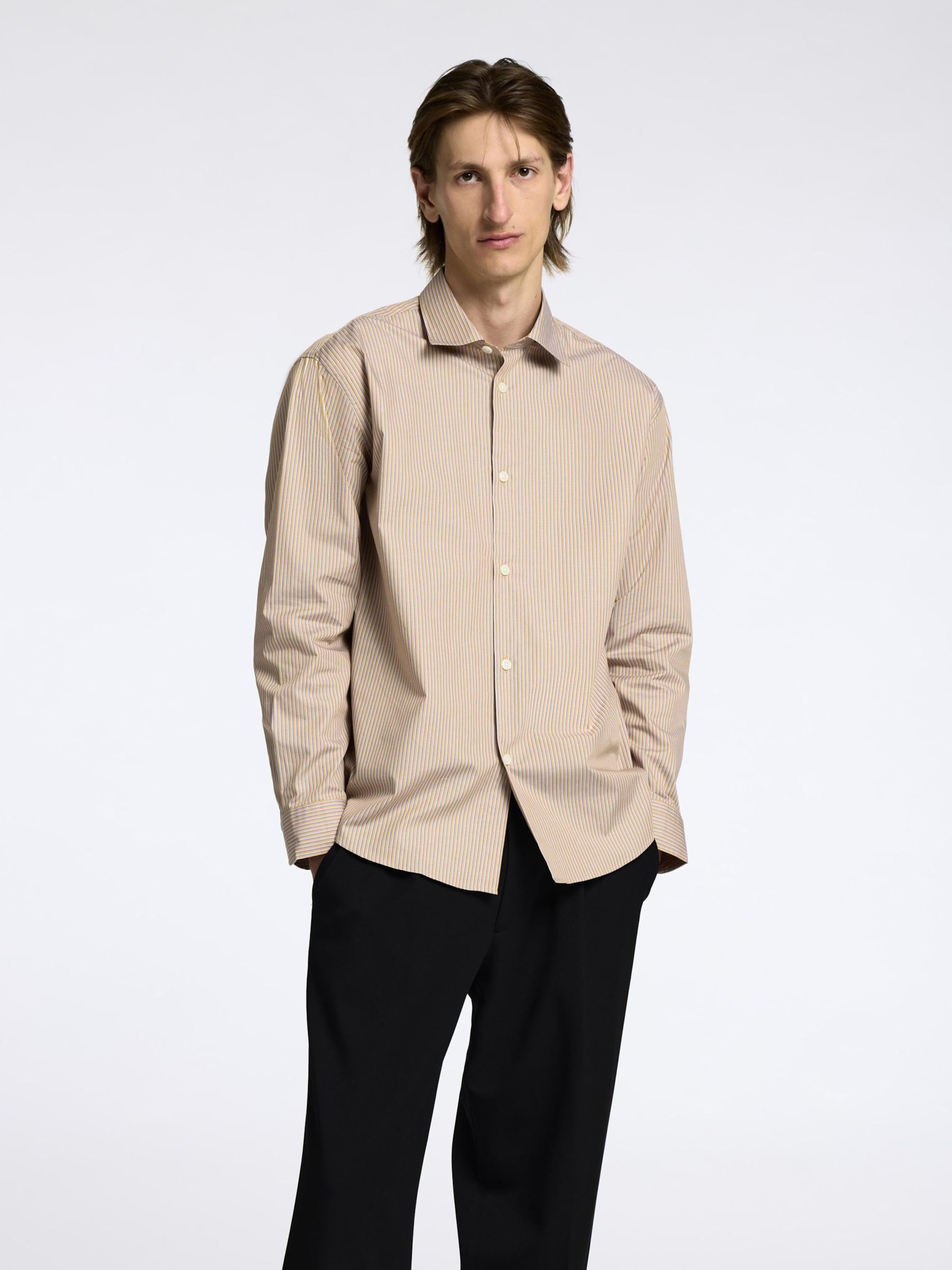 

SELECTED Рубашка на пуговицах комфортного кроя в цвете мокко