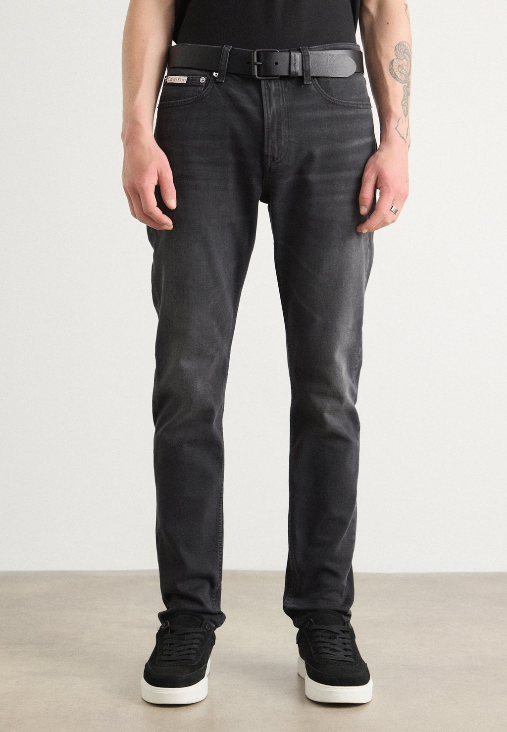 

Зауженные джинсы SLIM TAPER OIL SLICK Calvin Klein Jeans, черный