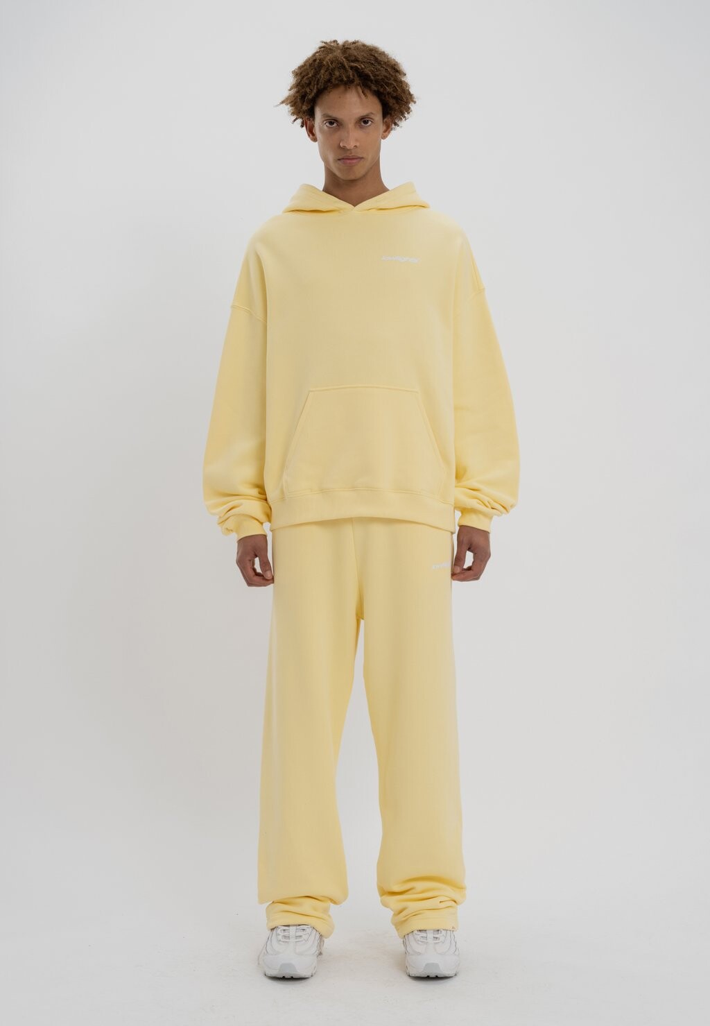 

Спортивные штаны BASIC LOGO JOGGER LOW LIGHTS STUDIOS®, желтый