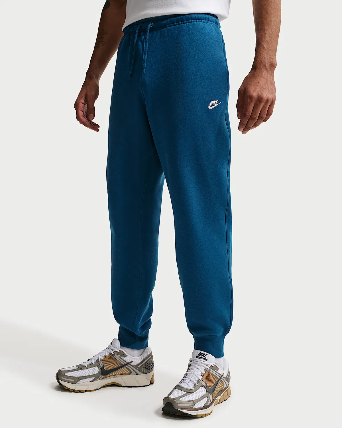 Мужские джоггеры Nike Club, Court Blue/Court Blue/Light Khaki — фото 2
