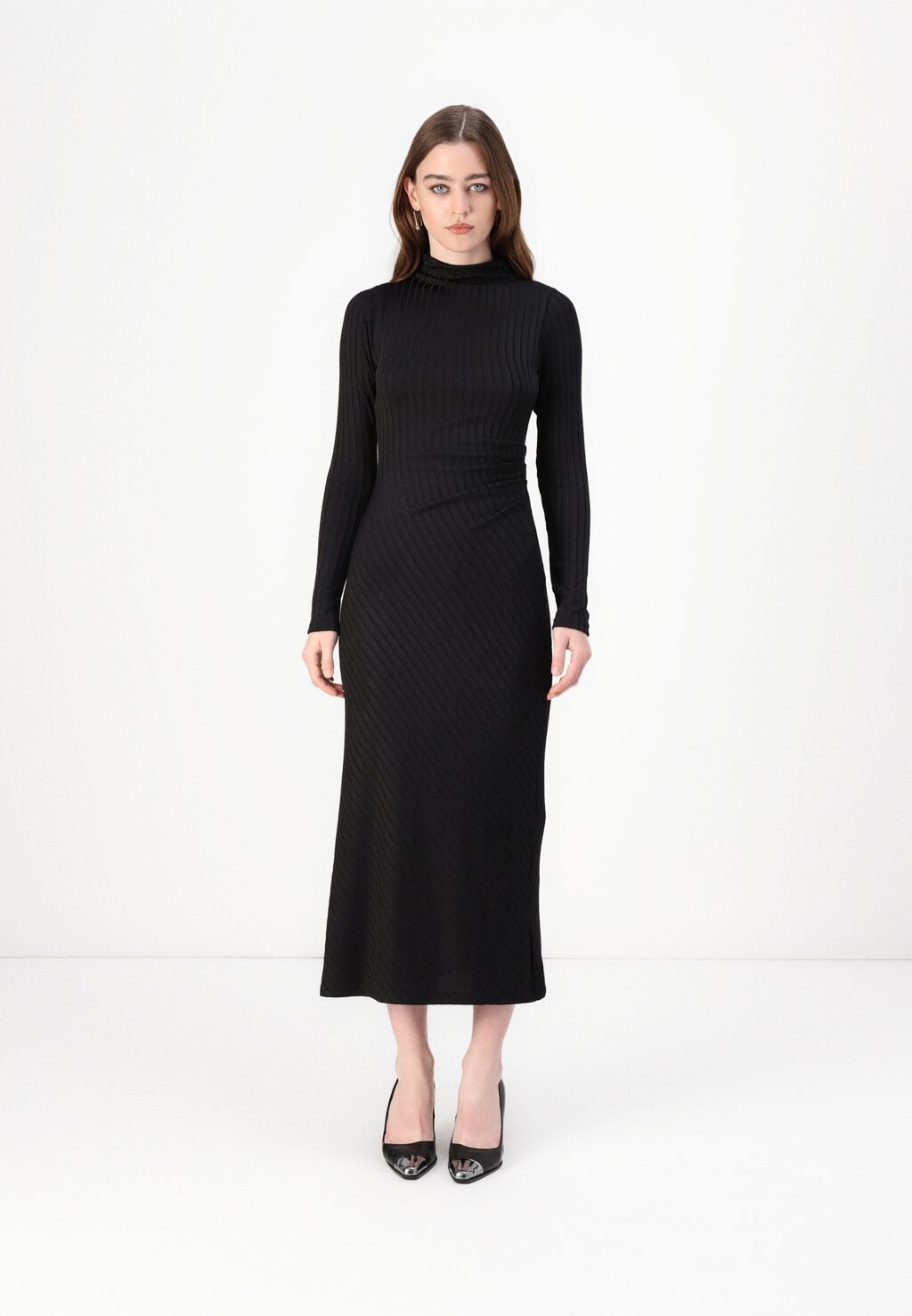 

Платье-джемпер VICTORIAN FUNNEL NECK MIDI DRESS Good American, черный