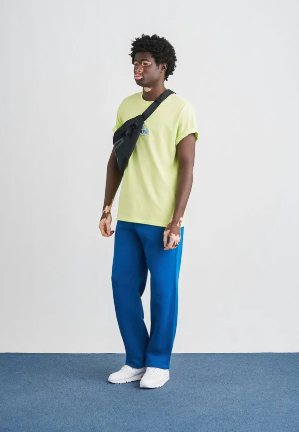 Футболка с принтом кафе и иллюстрацией Nike Sportswear, Lemon Twist — фото 2