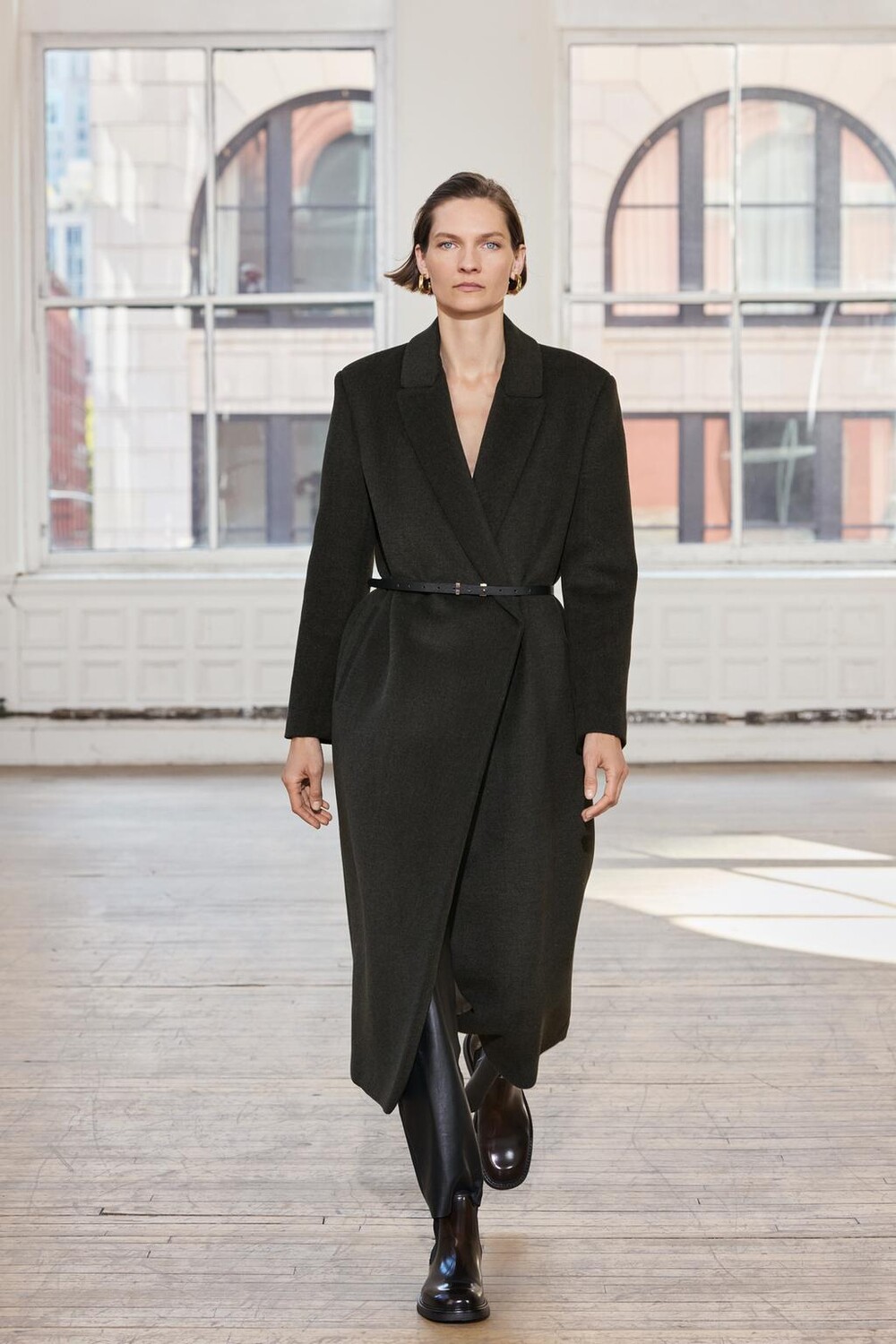 

Шерстяное пальто с поясом ZARA, хаки