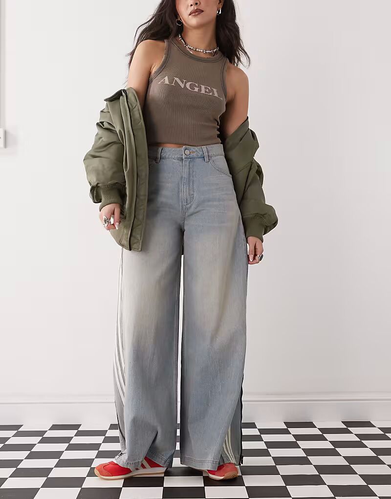 

Джинсы Adidas Originals Adilenium Season 3 с боковыми молниями из светлого денима