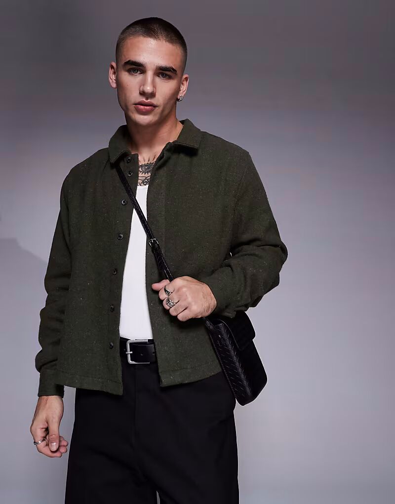 

Укороченная свободная куртка-рубашка цвета хаки с начесом от ASOS DESIGN
