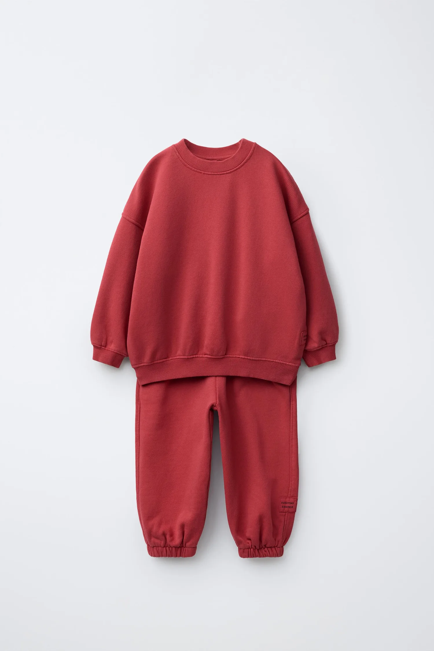 Комплект из толстовки и брюк широких штанин с этикеткой Zara, красный
